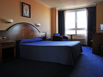 bedroom 2 - hotel gran regente - oviedo, spain