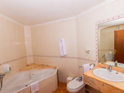 bathroom - hotel amic horizonte - palma de mallorca, spain