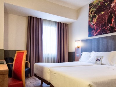 bedroom - hotel maisonnave - pamplona, spain