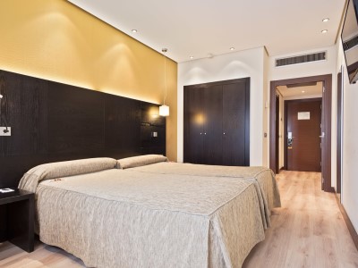 bedroom 2 - hotel abba reino de navarra - pamplona, spain