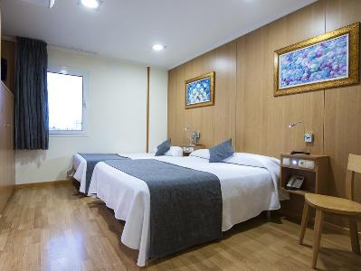 bedroom 2 - hotel hostal izaga - pamplona, spain