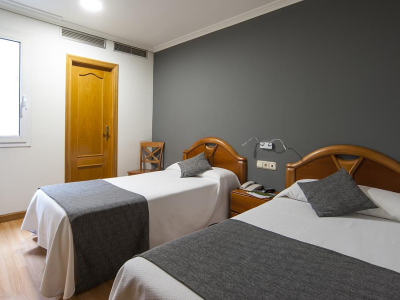 bedroom 3 - hotel hostal izaga - pamplona, spain