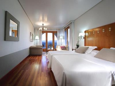 bedroom 2 - hotel parador de ronda - ronda, spain