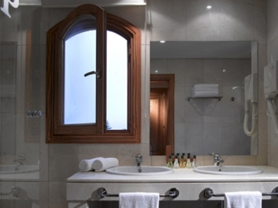 bathroom - hotel parador de ronda (superior) - ronda, spain