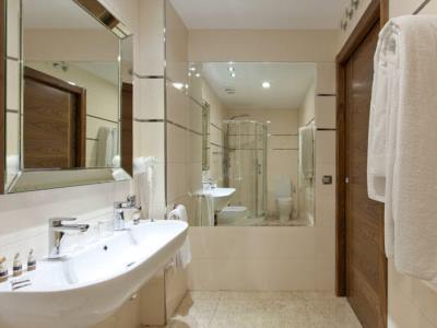 bathroom - hotel gran hotel corona sol - salamanca, spain