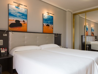 bedroom - hotel chateau la roca - santander, spain