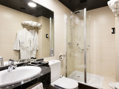 bathroom - hotel abba santander - santander, spain