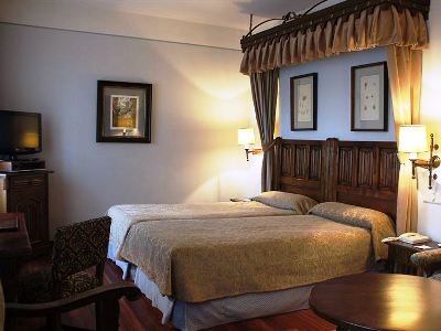 bedroom 1 - hotel parador de santiago de compostela - santiago de compostela, spain