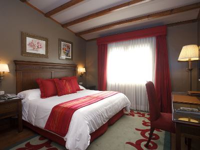 bedroom - hotel gran hotel los abetos - santiago de compostela, spain