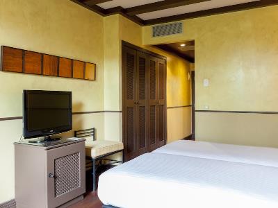 bedroom 3 - hotel palacio del carmen, autograph collection - santiago de compostela, spain