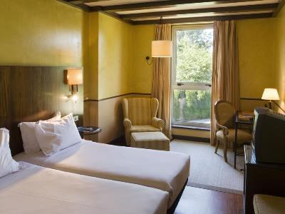 bedroom 4 - hotel palacio del carmen, autograph collection - santiago de compostela, spain