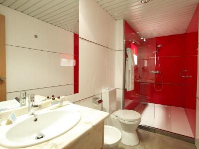 bathroom - hotel congreso - santiago de compostela, spain