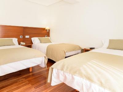 bedroom 3 - hotel mx mexico pr - santiago de compostela, spain