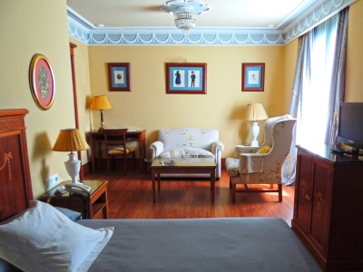 deluxe room 2 - hotel inglaterra - seville, spain
