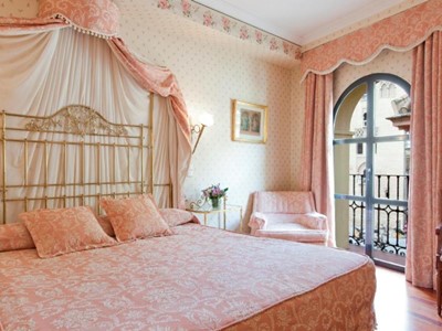 bedroom 11 - hotel dona maria - seville, spain