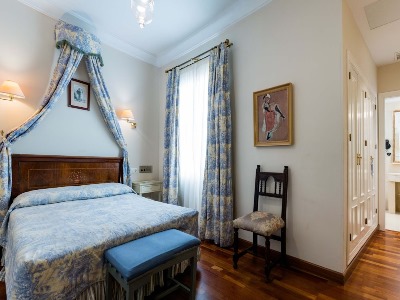 bedroom 3 - hotel dona maria - seville, spain