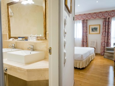 bedroom 9 - hotel dona maria - seville, spain