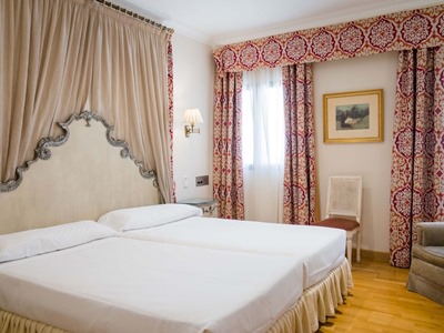bedroom 6 - hotel dona maria - seville, spain