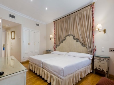 bedroom 7 - hotel dona maria - seville, spain