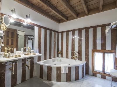 bathroom - hotel las casas de la juderia - seville, spain