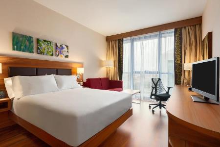 bedroom 1 - hotel hilton garden inn sevilla - seville, spain