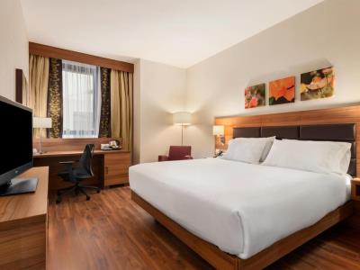bedroom - hotel hilton garden inn sevilla - seville, spain