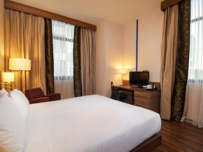 bedroom 2 - hotel hilton garden inn sevilla - seville, spain