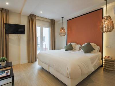 bedroom - hotel apartamentos turisticos magna sevilla - seville, spain