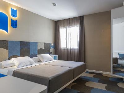 bedroom 2 - hotel macia sevilla kubb - seville, spain