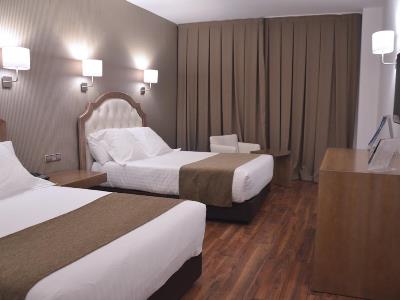 bedroom 2 - hotel beatriz auditorium and spa - toledo, spain