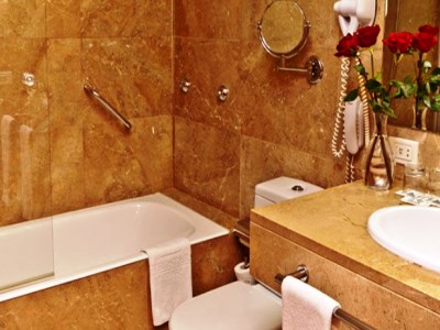 bathroom - hotel eurostars toledo - toledo, spain