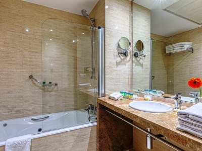 bathroom - hotel senator parque central - valencia, spain