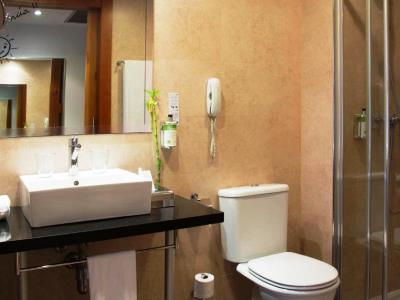 bathroom - hotel port azafata valencia - valencia, spain