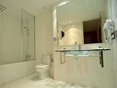 bathroom - hotel xon's valencia - valencia, spain