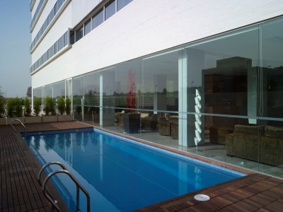outdoor pool - hotel xon's valencia - valencia, spain