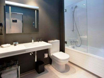 bathroom - hotel sh colon valencia hotel - valencia, spain