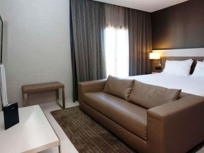 bedroom 4 - hotel sh colon valencia hotel - valencia, spain
