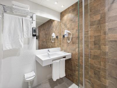 bathroom - hotel zentral parque - valladolid, spain