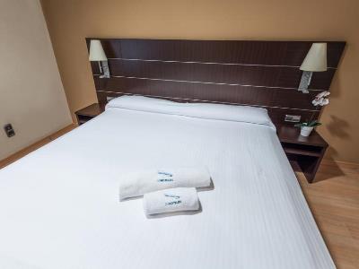 bedroom - hotel las ventas - zaragoza, spain