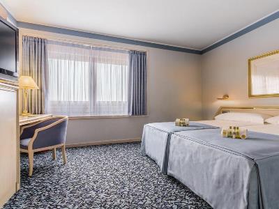 bedroom 2 - hotel hotel exe boston - zaragoza, spain