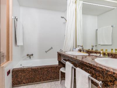 bathroom - hotel hotel exe boston - zaragoza, spain