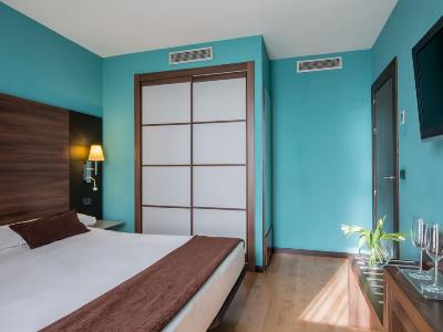 bedroom 1 - hotel eurostars rey fernando - zaragoza, spain