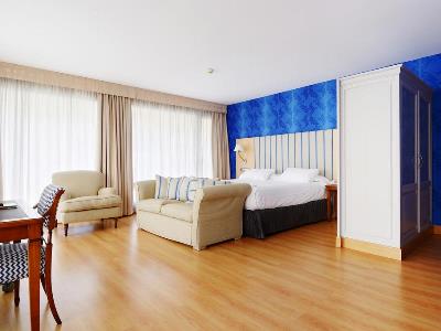 bedroom - hotel u hotel villa goma - zaragoza, spain