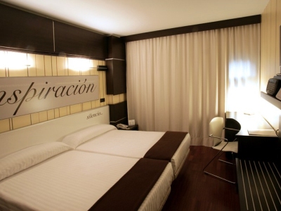 bedroom - hotel europa - zaragoza, spain