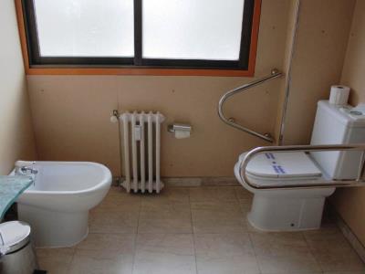 bathroom - hotel gran via - zaragoza, spain