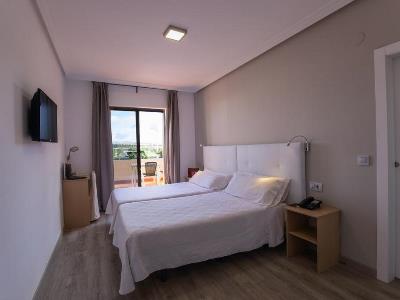 bedroom 1 - hotel hospedium hotel castilla - torrijos, spain