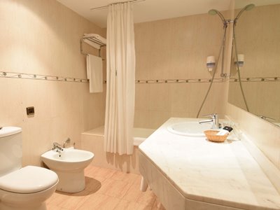 bathroom - hotel rv hotels tuca - vielha, spain
