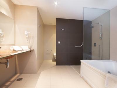 bathroom - hotel granada palace (junior suite) - monachil, spain