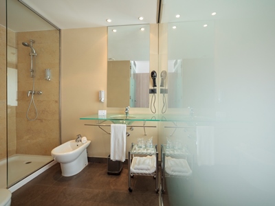 bathroom - hotel salymar - san fernando, spain