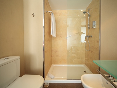 bathroom 1 - hotel salymar - san fernando, spain